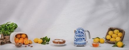 Электрический чайник Smeg KLF03DGBEU