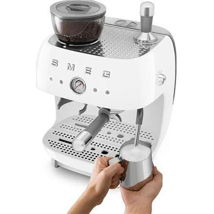 Кофемашина-эспрессо Smeg EGF03WHEU