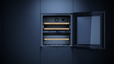 Винный шкаф Kuppersbusch FWK 6862.0 S встраиваемый, цвет черное стекло