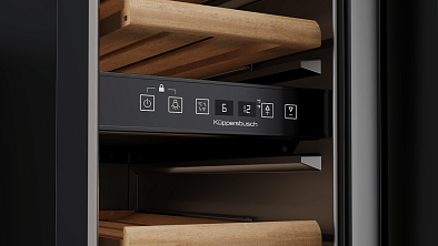 Винный шкаф Kuppersbusch FWKU 1531.0 S встраиваемый, цвет черное стекло