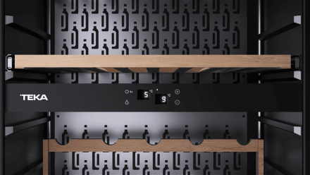 Встраиваемый в колонну винный кулер c 3-мя независимыми зонами охлаждения