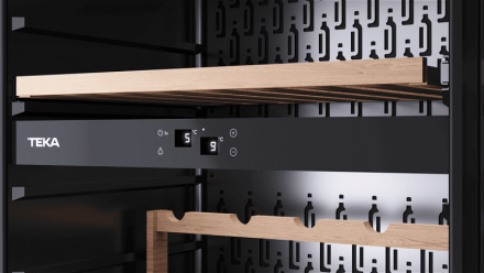 Встраиваемый в колонну винный кулер c 3-мя независимыми зонами охлаждения