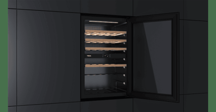 Встраиваемый в колонну винный кулер с 2-мя независимыми зонами охлаждения
