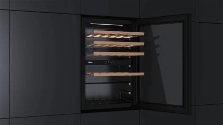 Встраиваемый в колонну винный кулер с 2-мя независимыми зонами охлаждения