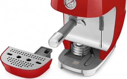 Кофемашина-эспрессо Smeg ECF03RDEU