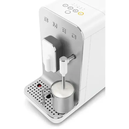 Кофемашина автоматическая Smeg BCC02TPMEU коричневая матовая с капучинатором