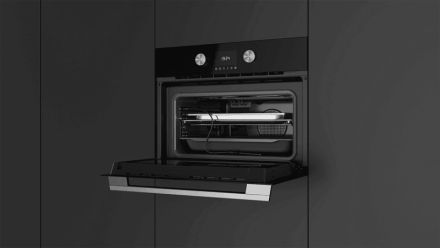 Компактный мультифункциональный духовой шкаф с пароваркой и режимом турбо