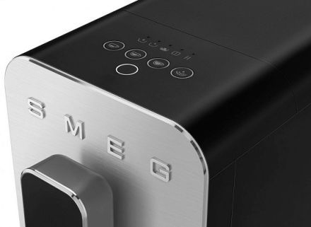 Автоматическая кофемашина Smeg BCC12BLMEU