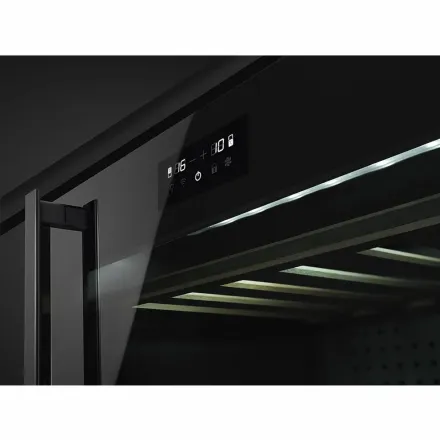 Холодильный шкаф для вина Smeg CVI638LN3, цвет черное стекло