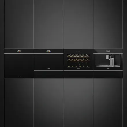 Кофемашина Smeg CMS4604NX встраиваемая, цвет черное стекло