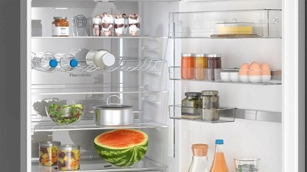 Двухкамерный холодильник Bosch KGN49LBCF