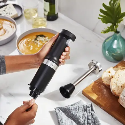 Беспроводной погружной блендер KitchenAid серебряный медальон 5KHBBV83EMS
