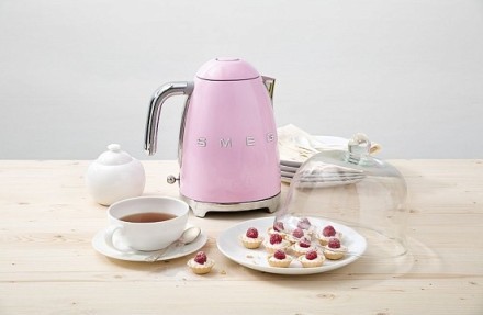 Электрический чайник Smeg KLF03PKEU