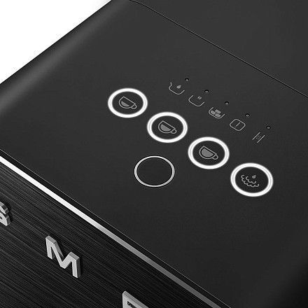 Автоматическая кофемашина Smeg BCC02FBMEU