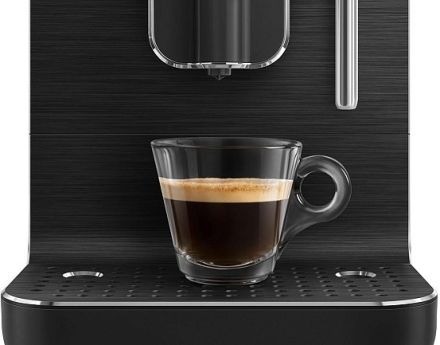 Автоматическая кофемашина Smeg BCC02FBMEU
