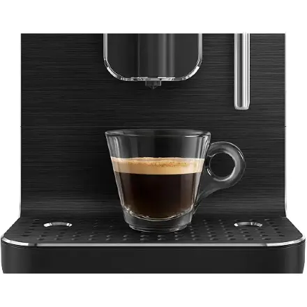 Автоматическая кофемашина Smeg BCC02FBMEU