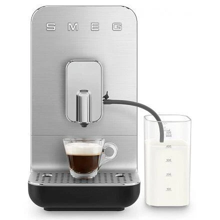 Автоматическая кофемашина Smeg BCC13BLMEU